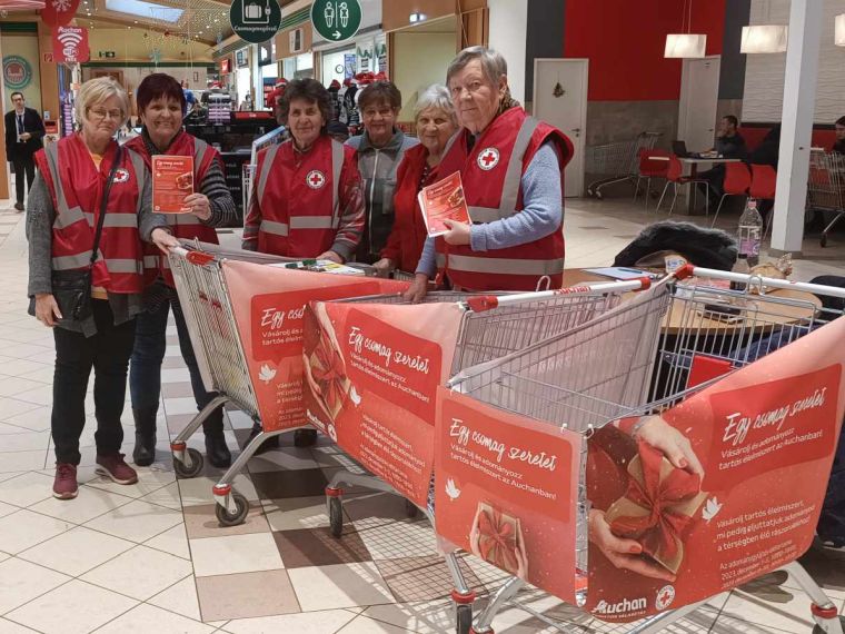 Véghajrában a Vöröskereszt debreceni gyűjtései