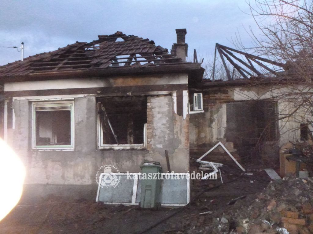 Tiszavasvári tűzesetnél segítettek a hajdúnánási tűzoltók