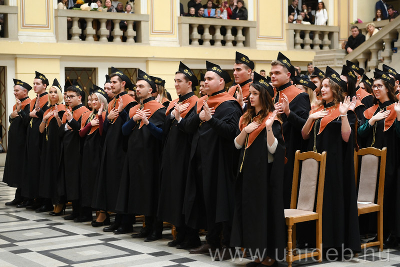 Átvették diplomáikat a Debreceni Egyetem agrárkarának végzősei