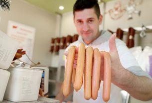 Szeged, szilveszter, vásárlás, bevásárlás, újév, malac, virsli, hús, lencse, pezsgő, duda, szerencse malac, szerencse, Mars téri piac