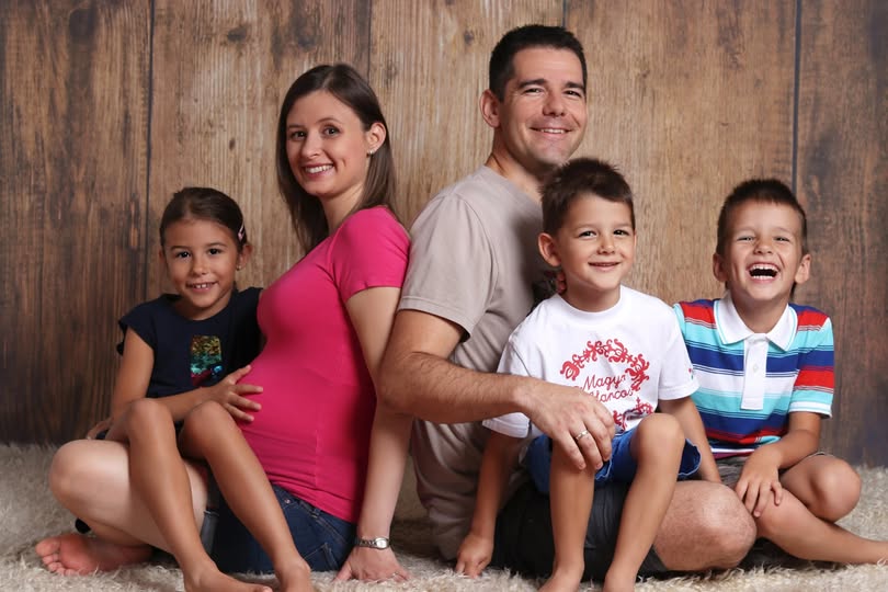 Novák Előd és családja