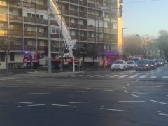 Tűz volt egy debreceni társasházban