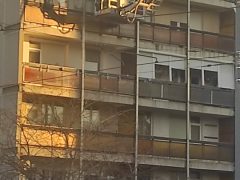 Tűz volt egy debreceni társasházban