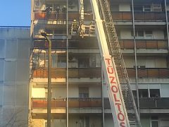 Tűz volt egy debreceni társasházban