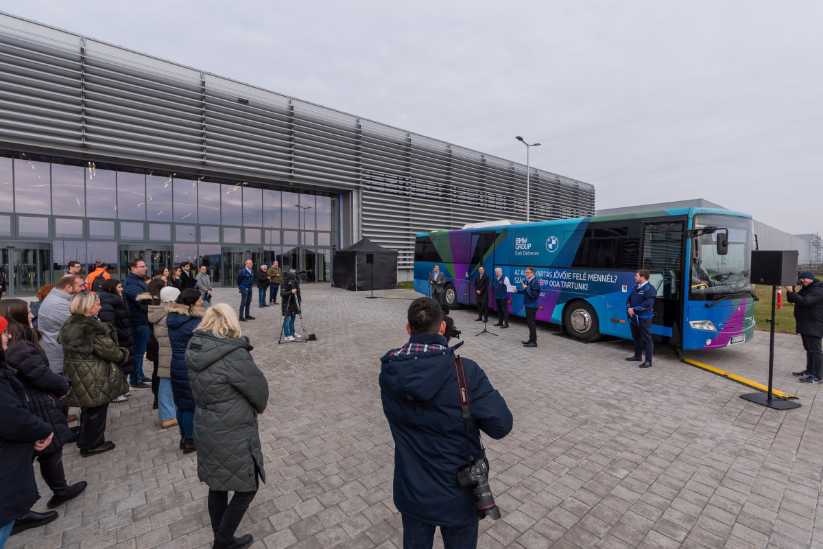 BMW karrierbusz Debrecen