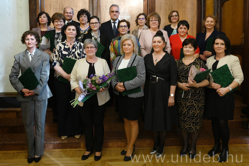 Kiváló dolgozóit köszöntötte a Klinikai Központ