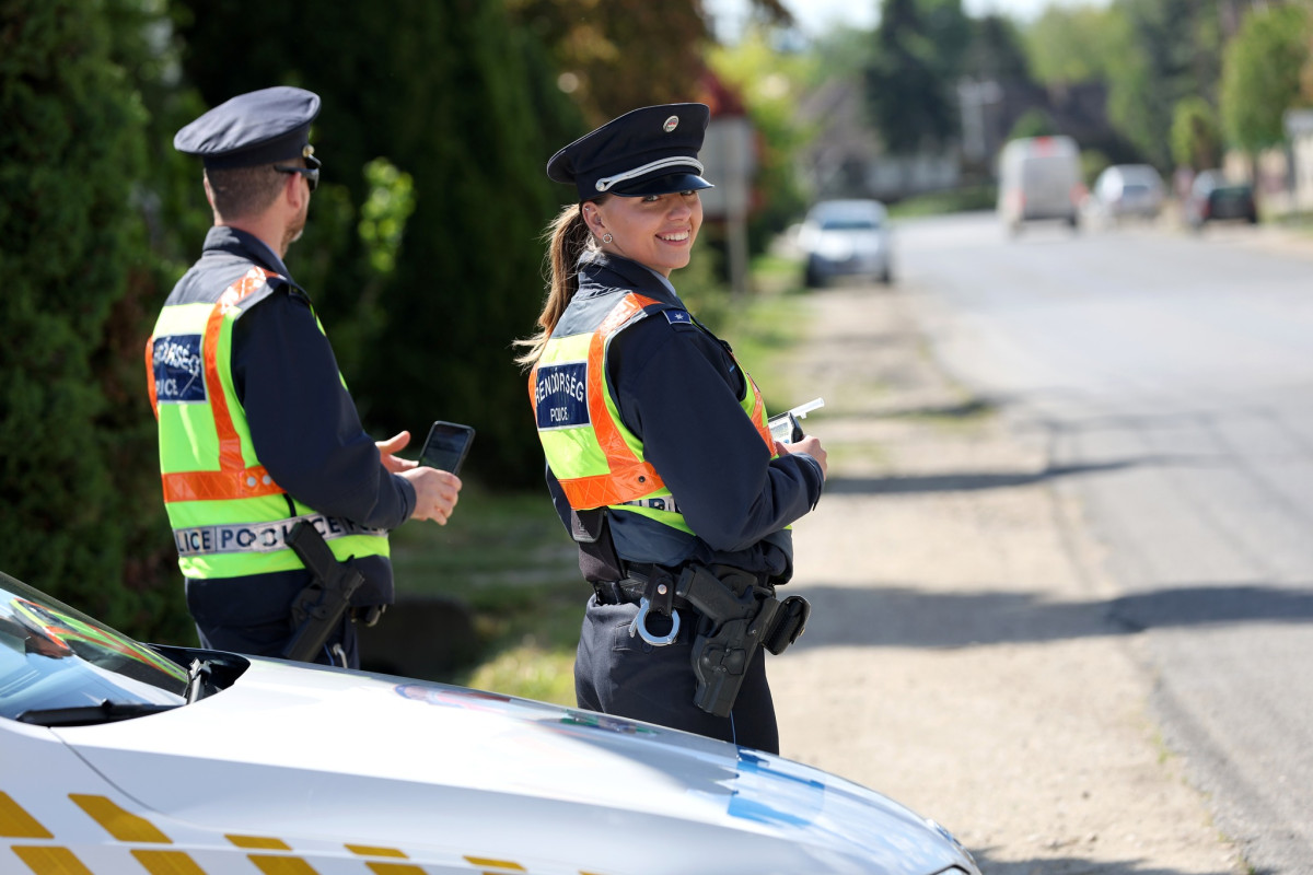 Rendőrség. Ellenőrzés. Fotó: Magyar Rendőrség hivatalos Facebook-oldala