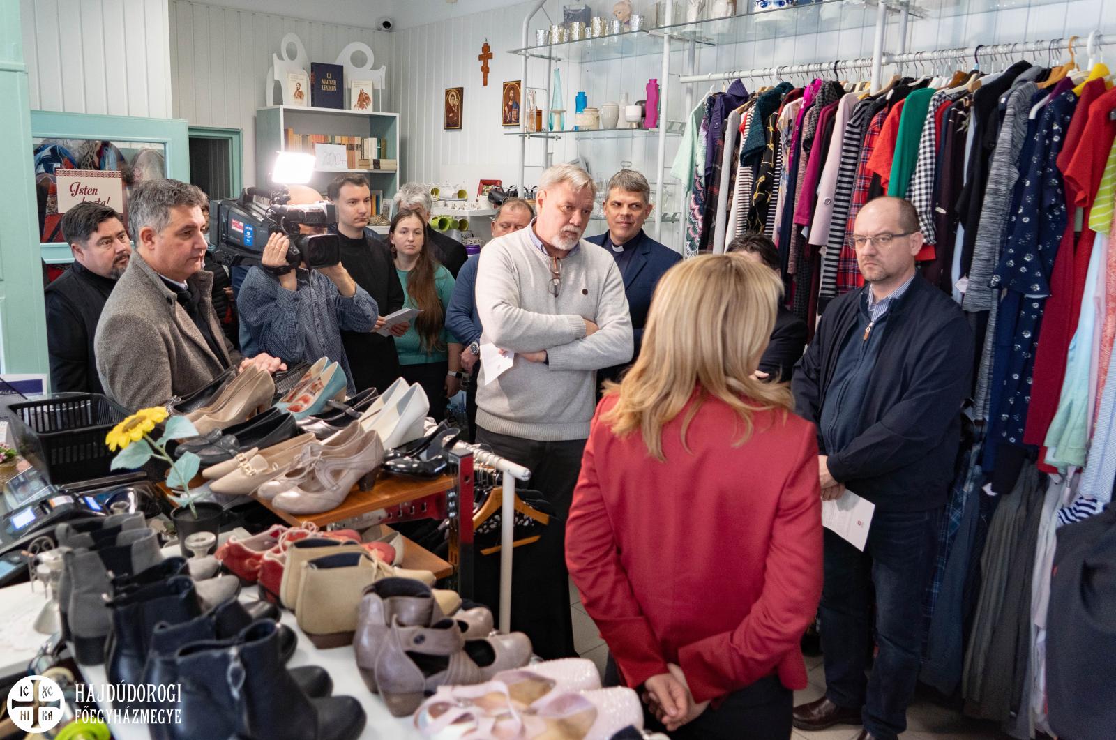Egyedülálló adománybolt nyílt Debrecenben
