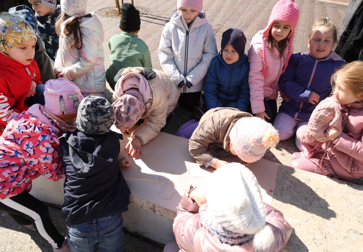 Szeged, bábszínházi világnap, Kövér Béla Bábszínház, óriásbábok, gyerekek