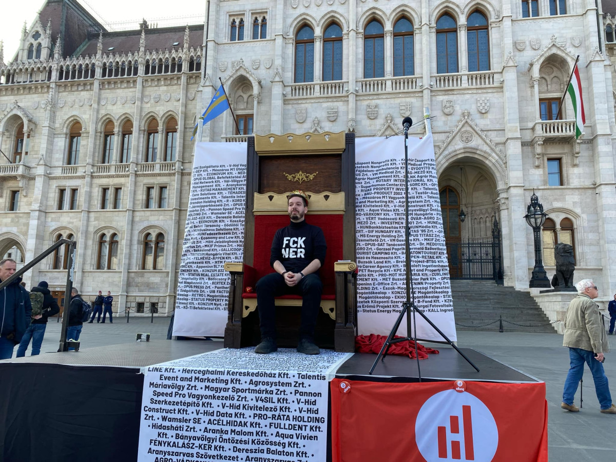 Nemzeti Oligarcha Napot tartottak a Kossuth téren Budapesten