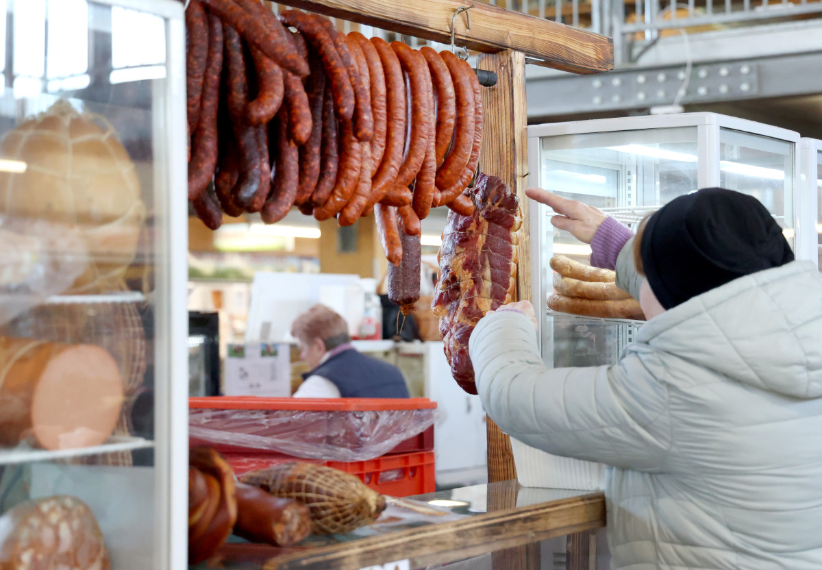 Szeged, húsvét, Mars téri piac, vásárlás, piac, sonka, tojás, zöldség, kalács
