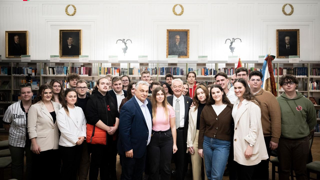 Egyetemi hallgatókat használt fel Orbán propagandacélokra, tiltakoznak az állatorvosok