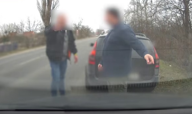 Autós balhé a 4-es főúton