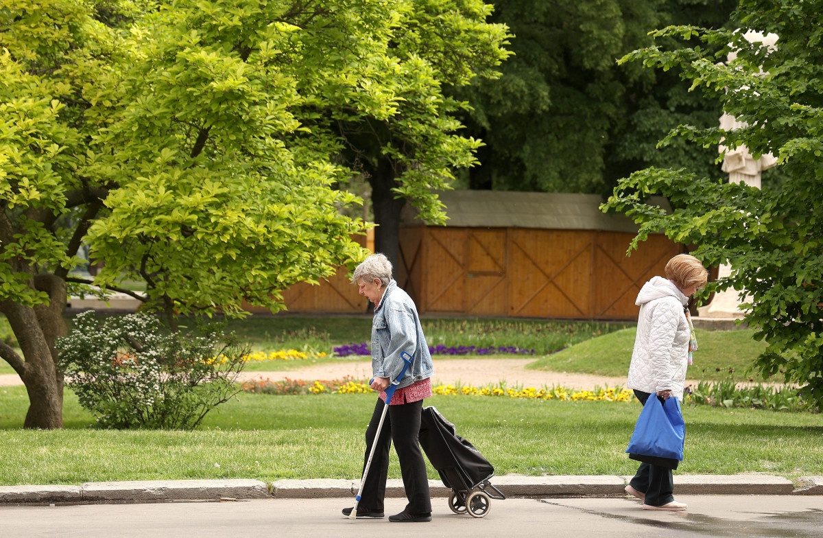 Szeged, idős, nyugdíjas, Széchenyi tér