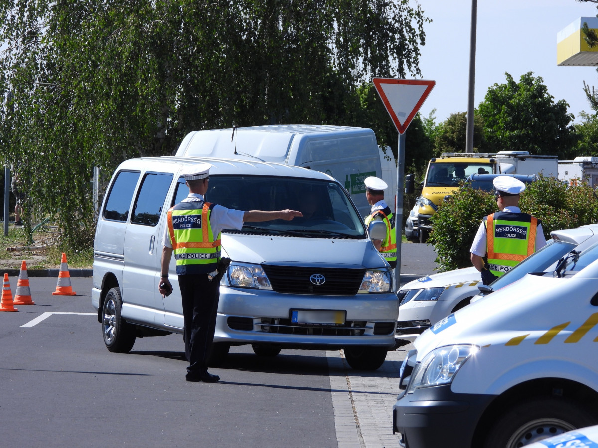 Akció az M35-ös autópályán: több száz járművet ellenőriztek Józsa térségében