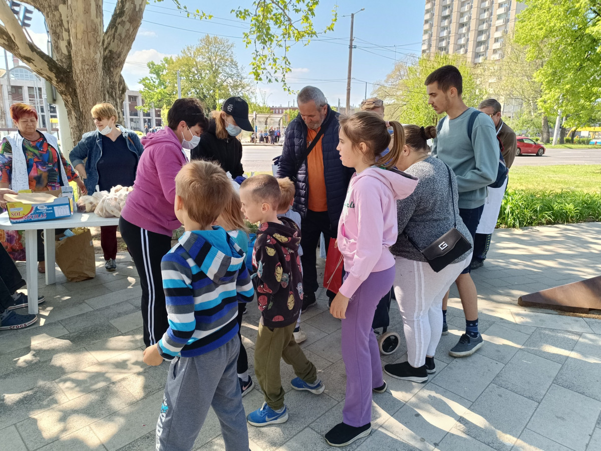 Ételosztás és gyermeknapi pizzaparty Debrecenben