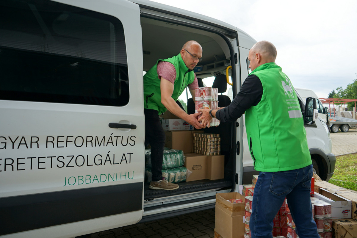 Humanitárius segélyszállítmányt és mentőcsapatot indít Erdélybe a Magyar Református Szeretetszolgálat