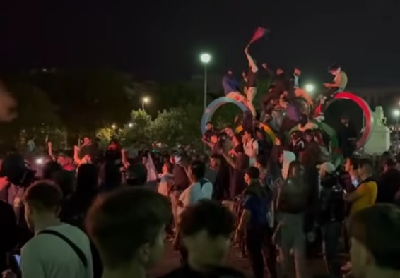 Halálos áldozatai is vannak a PSG BL-győzelme ünneplésének Párizsban