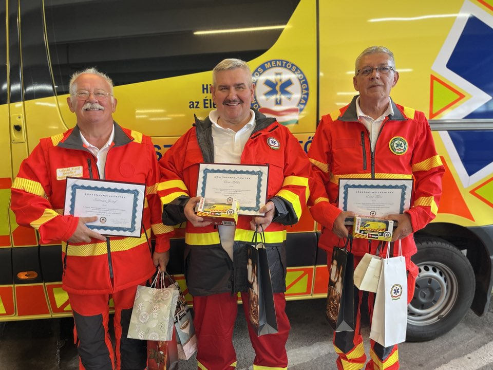 Szatmári József, Dicső Tibor és Veres Miklós mentősök