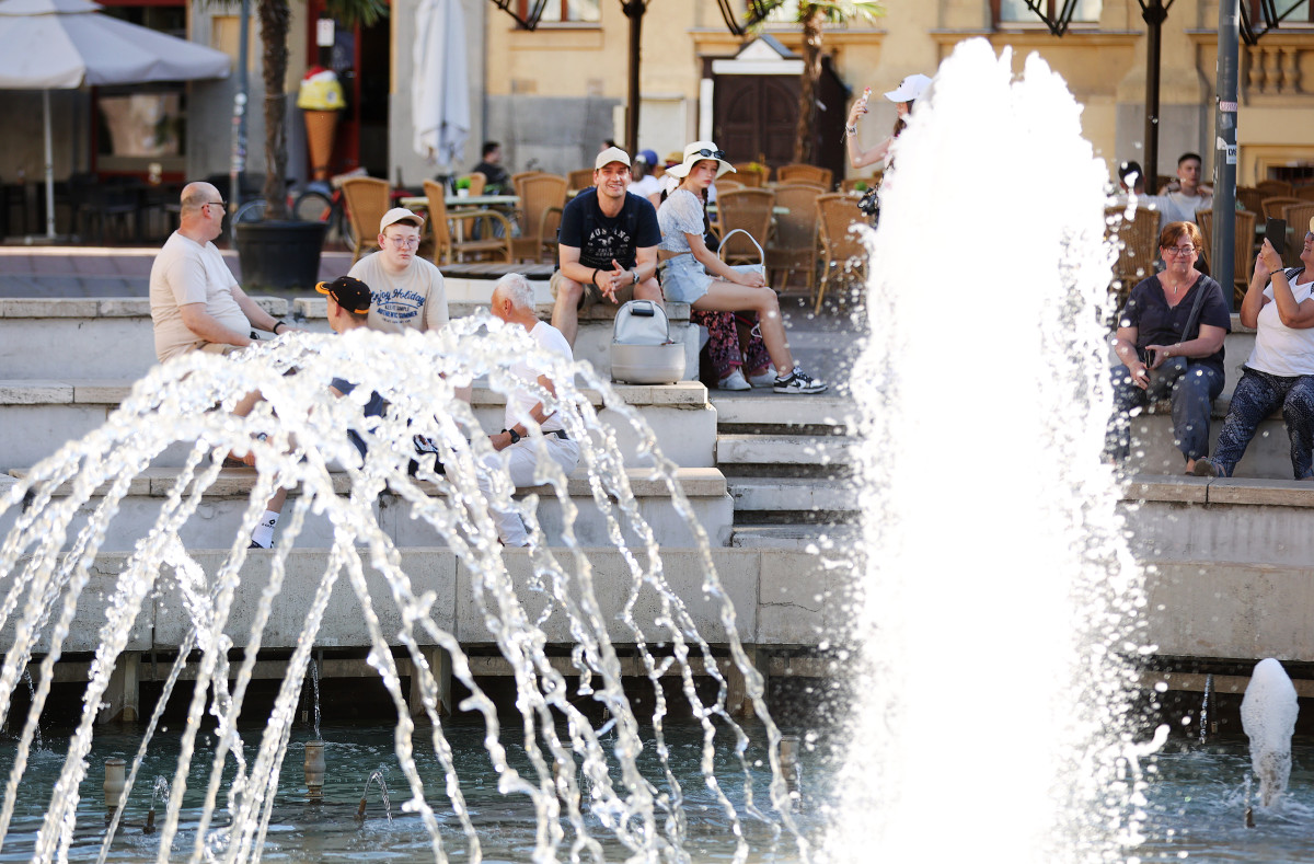 Szeged, 40 fok, nyár, meleg, hőség, kánikula, július, időjárás, belváros, Kárász utca, párakapu