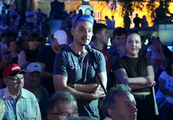 Murvai Tamás felkérdezi Magyar Pétert Debrecenben