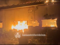 Kigyulladt egy autószerelő műhely Debrecenben