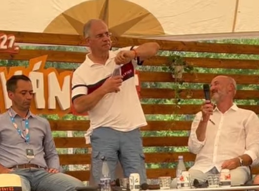 Kósa Lajos kupakos mutatvánnyal röhögtette meg közönségét