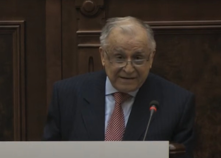 Ion Iliescu volt román államfő