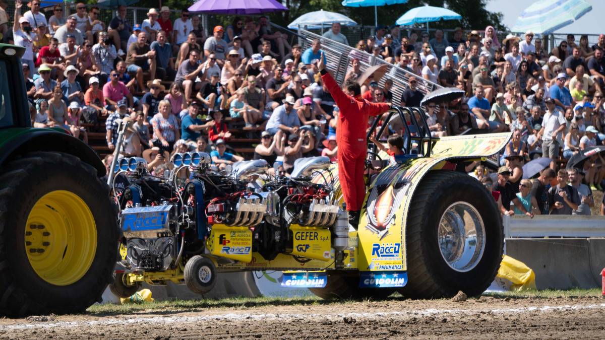 Traktorhúzó verseny Hajdúböszörményben