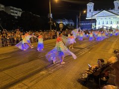 Esti virágkarneváli felvonulás Debrecenben