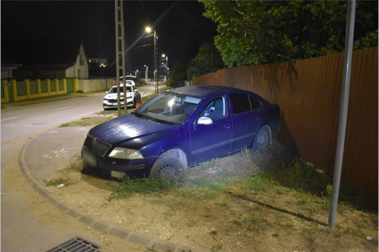 Kerítésnek ütközött Debrecenben