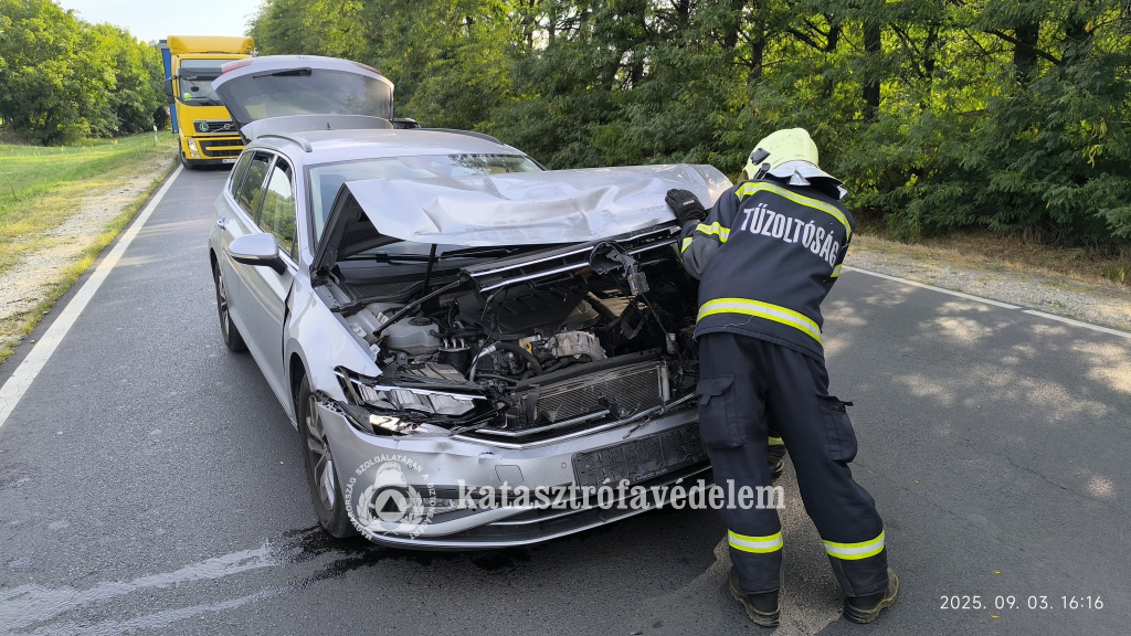 Két autó ütközött össze Debrecennél
