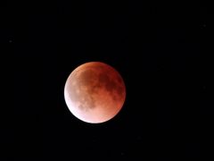 Teljes holdfogyatkozás Magyarországon