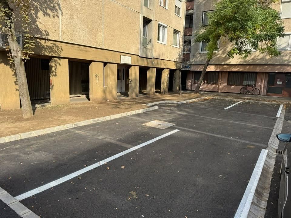 Négy új parkolóhelyet kapott a Vénkert