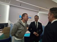 Dzsudzsák Balázs és Papp László az MBH Bank debreceni megnyitóján