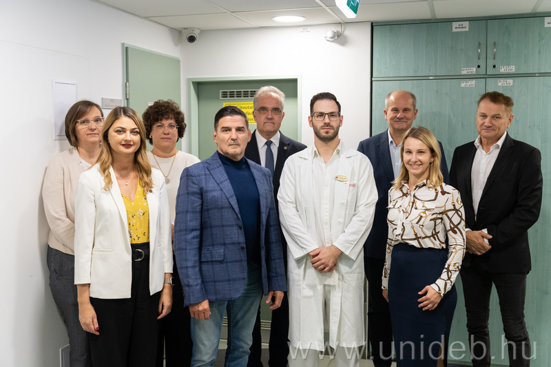 Robottechnológiával lehet biztonságosabb a debreceni daganatos betegek ellátása