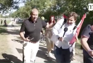 Ruszin-Szendi Romulusz meglökte a Mandiner riporterét