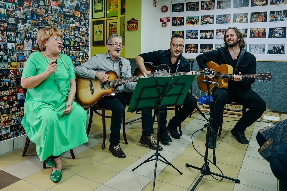 Megnyílt Asbóth Anikó visszatekintő tárlata a Vojtinában