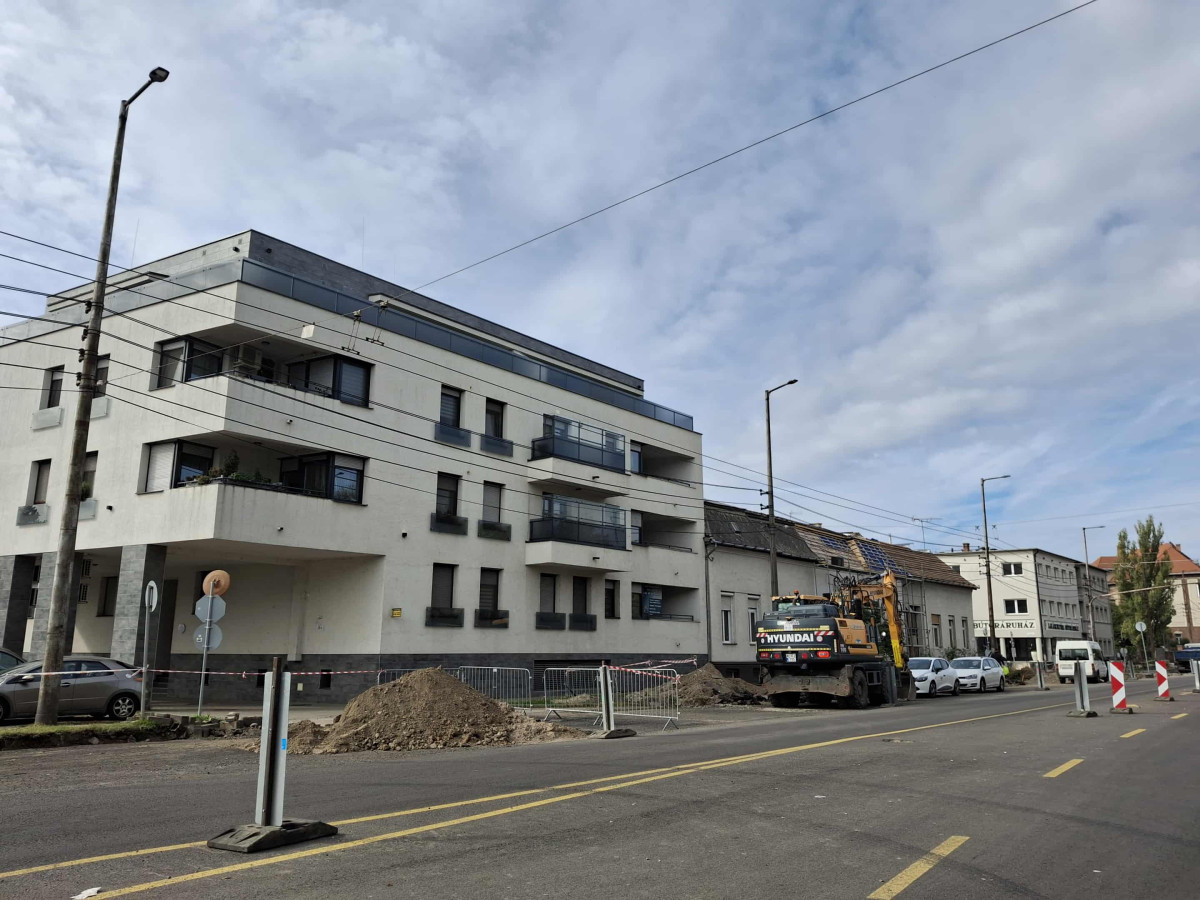 A Külsővásártér és a Szoboszlói út csomópontjában zajló útépítési munkálatok