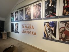 Tamara Łempicka art deco kiállítása Debrecenben