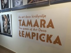 Tamara Łempicka art deco kiállítása Debrecenben