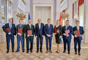 A Sándor palotában vették át kinevezésüket a Debreceni Egyetem új professzorai