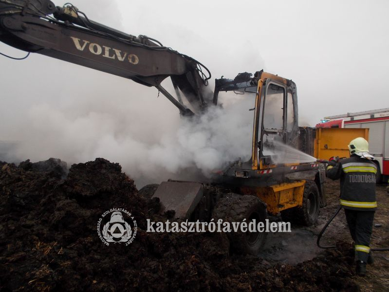 Kigyulladt egy mezőgazdasági gép Hajdúszoboszlón