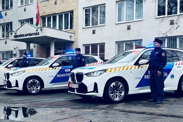 Rendőr BMW-k Debrecenben