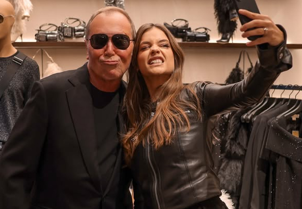 Michael Kors-szal szelfizett Palvin Barbi