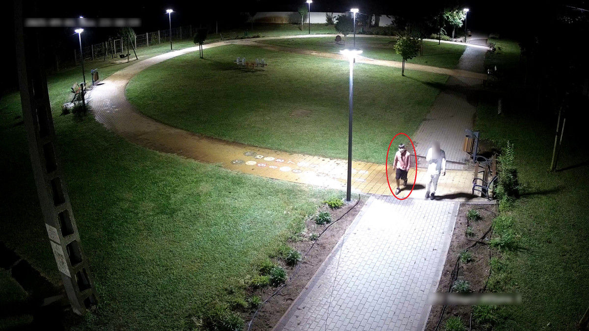 Hajdúhadházi boltból készpénzt loptak