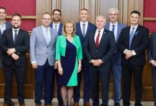 Tíz városvezető nem ült fel a Fidesz "tiszaadós" vonatára