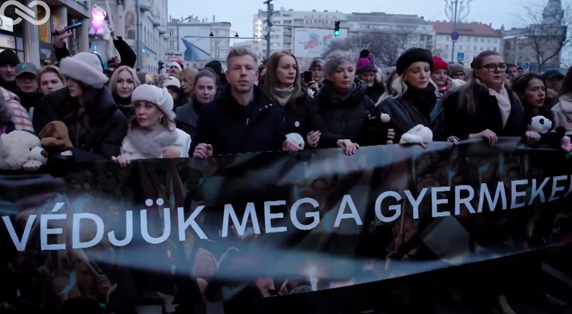 Magyar Péter gyermekvédelmi tüntetése