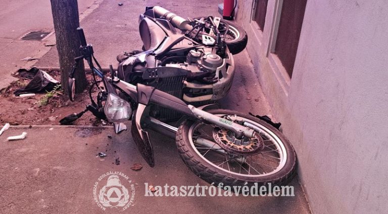 Motorossal ütközött össze egy autó Debrecenben