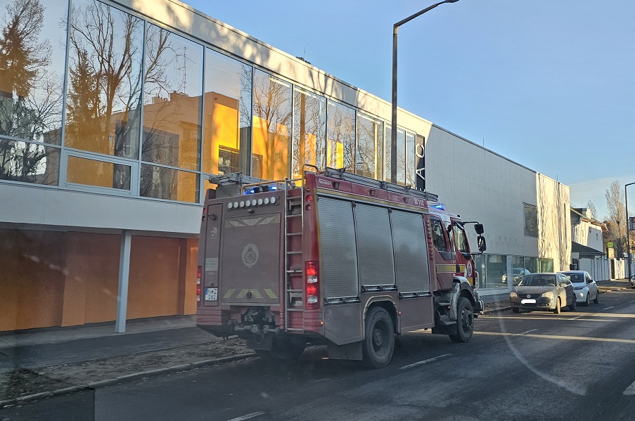 Ezért vonultak ki a tűzoltók a DEAC sportkampuszához